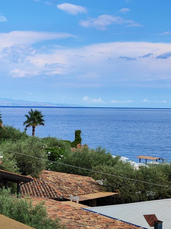 Villa Torre Dei Pirati Letojanni Exterior foto